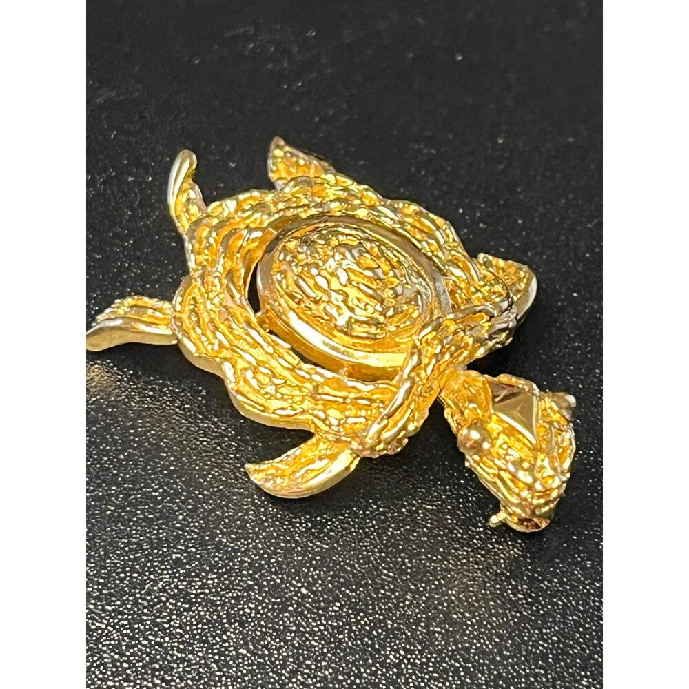 Vintage Trifari Textured Gold Tone Turtle Brooch Pin